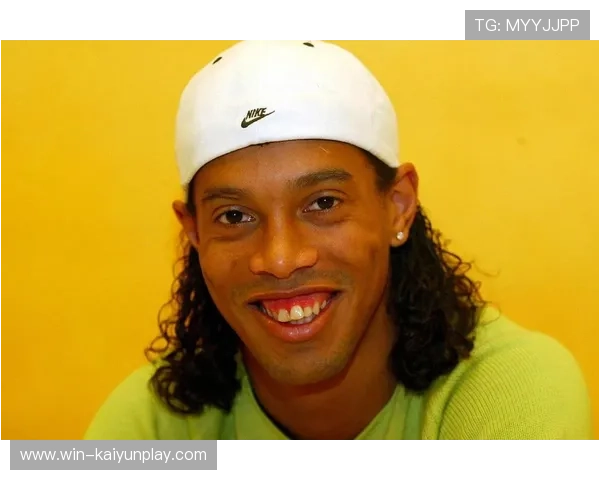 小罗笑容回归，花式过人引全场欢呼